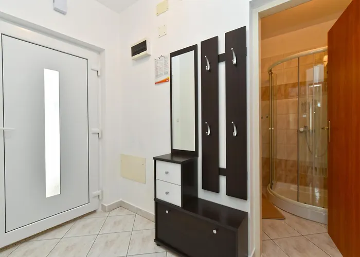 Apartments Nevina 1230