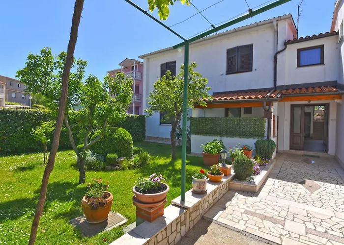 Apartments Nevina 1230