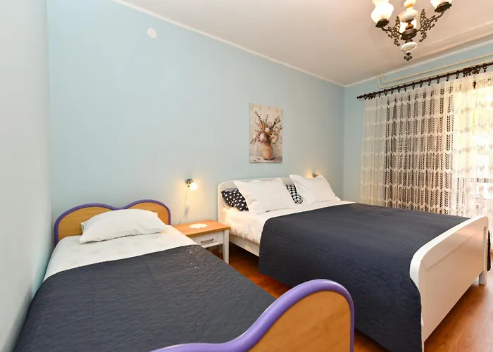 Apartments Nevina 1230
